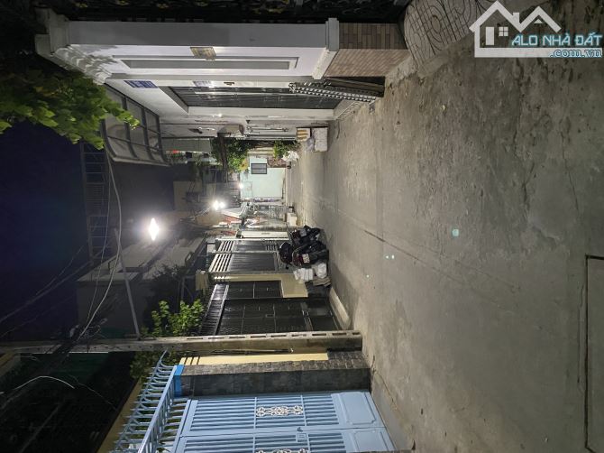 Q7-NHINH 3 tỷ nhà 2 tầng cạnh KDC HIMLAM- ( 4 x 10m) . Ở NGAY- AN NINH - 3
