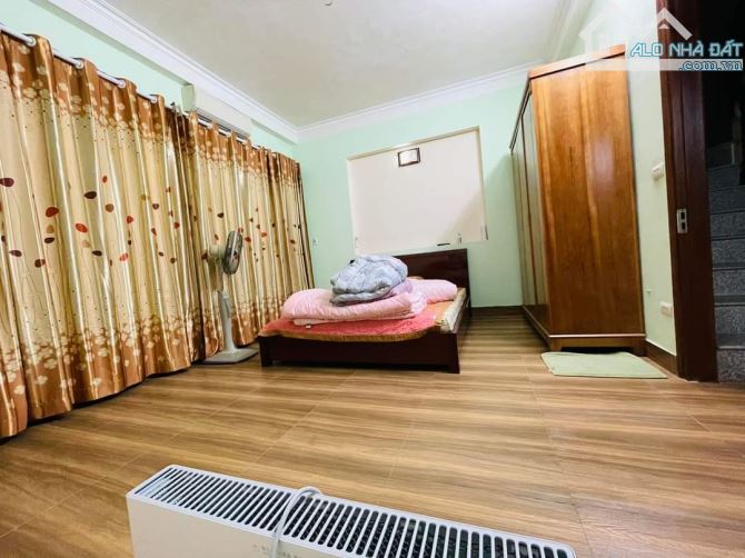 Bán nhà 65m2 Giải Phóng, ngõ ô tô tránh, mặt tiền rộng - 3