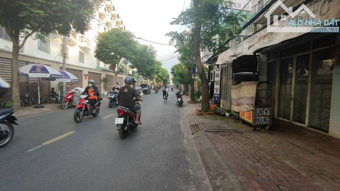 Nhà mặt tiền Nguyễn Thị Xinh, 1 trệt 1 lửng 3 lầu, DT: 4.65x15m, CN: 68,4m², giá chỉ 6,65