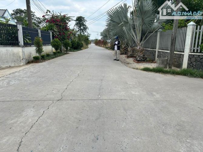 cần bán 135m2 giá chỉ 890tr gần chợ mỹ hạnh nam gọi đặt cọc