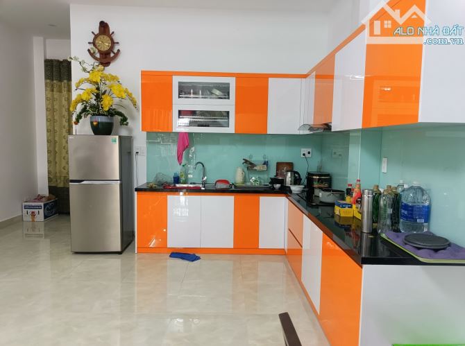 Nhà 3 tầng MT Đỗ Nhuận, Liên Chiểu, 90m2 nhà đẹp, kinh doanh, ngay chợ Hoà Mỹ, giá rẻ.