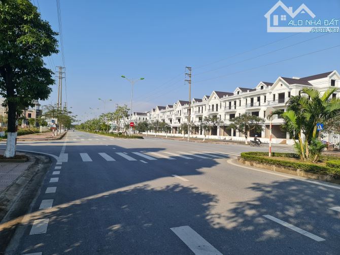 Bán đất kinh doanh rộng 240m2 mặt đường Đinh tiên hoàng, Khai quang, Vĩnh yên.