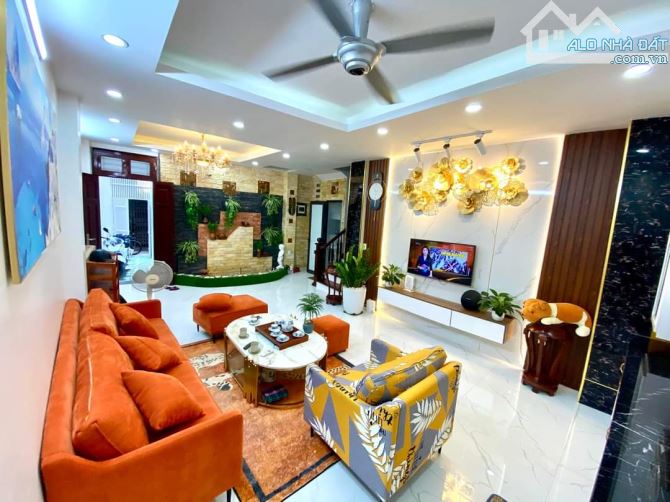 Bán nhà 62m2*4T Giải Phóng, ngõ ô tô tránh, sổ nở hậu - 1