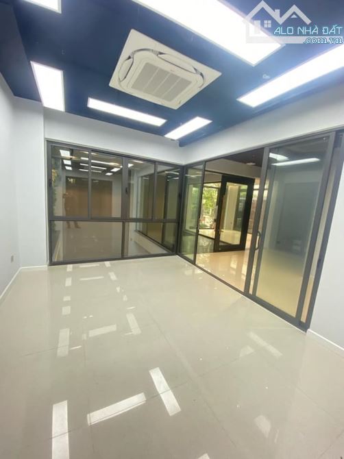 Bán nhanh toà nhà văn phòng mặt phố Nguyễn Khuyến, Đống Đa 76m2 - 9 tầng thang máy - 1
