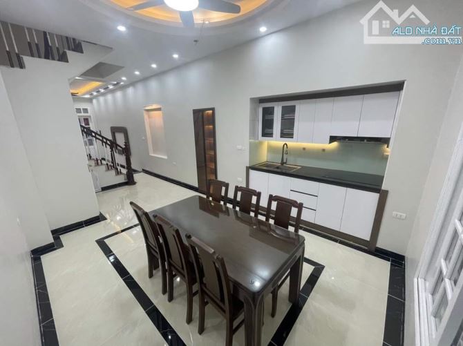 BÁN GẤP NHÀ NGUYỄN VĂN CỪ, 58M x 5T, LÔ GÓC, VỈA HÈ, ÔTÔ TRÁNH, FULL ĐỒ. NHỈNH 12 TỶ - 2