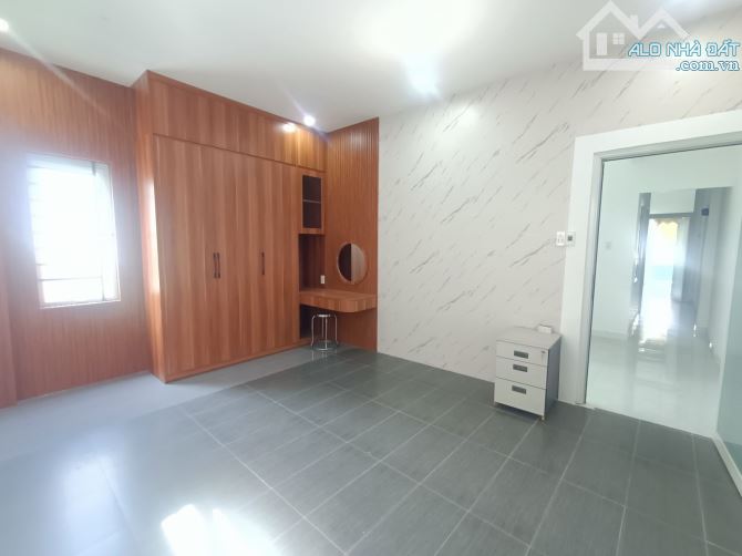 Nhà 3 tầng MT Đỗ Nhuận, Liên Chiểu, 90m2 nhà đẹp, kinh doanh, ngay chợ Hoà Mỹ, giá rẻ. - 2