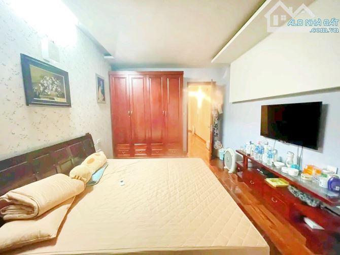 HOT !!! Siêu phẩm Nghĩa  Đô, ô tô vào nhà. 62m2 5 tầng, giá chỉ 18 tỉ - 9