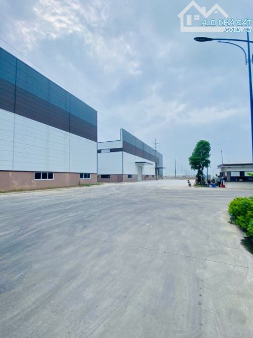 Cho thuê 2300m2 xưởng mới KCN Bắc Thăng Long