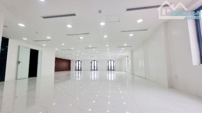 Cho thuê sàn tại mặt đường Hòa Mã,Hai Bà Trưng.240m2/sàn