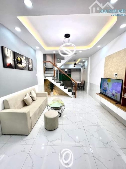 Nhà HXH Hậu Giang 60 m2, C4 tiện xây mới theo ý thích gần chợ hẻm thông