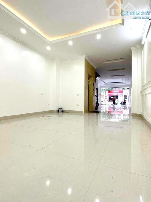 Cho thuê nhà MP Gia Thượng, 80m2x6T, thang máy, 35tr/t - 1