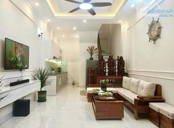 Nhà Trần Quốc Hoàn, thoáng trước sau, view đẹp, dt 45m2, mt 4m, 5 tầng, 5.1 tỷ - 1