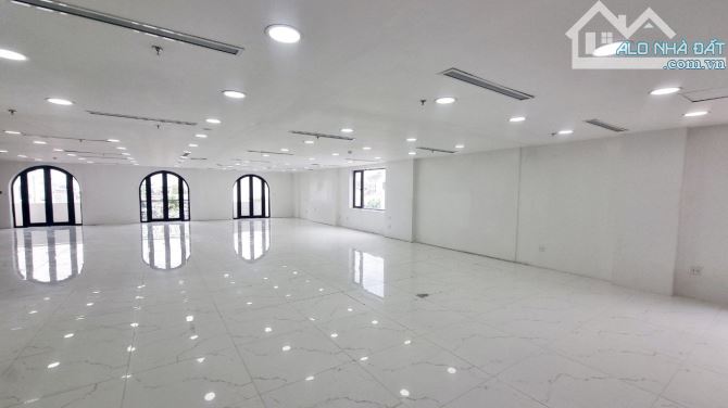 Cho thuê sàn tại mặt đường Hòa Mã,Hai Bà Trưng.240m2/sàn - 2