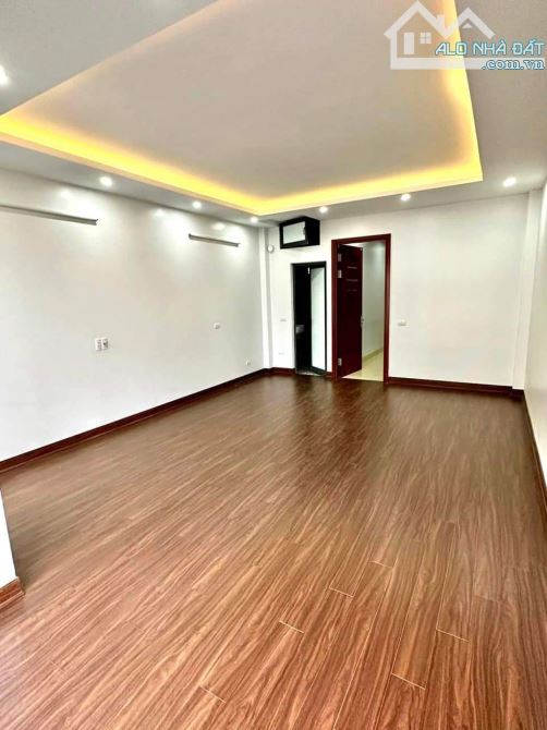 Cho thuê nhà MP Gia Thượng, 80m2x6T, thang máy, 35tr/t - 4