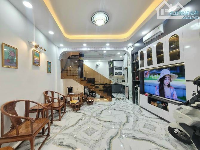 HXH 135 Nguyễn Thị Minh Khai Quận 1. Vị trí đẹp tiện sử dụng để ở và khai thác kinh doanh - 4