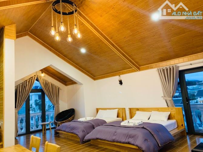 Gấp! Bán Villa Sân Vườn 300m2 Ngang 18m, Đường Rộng 8m, Hướng Tây Nam, Thương Lượng Mạnh