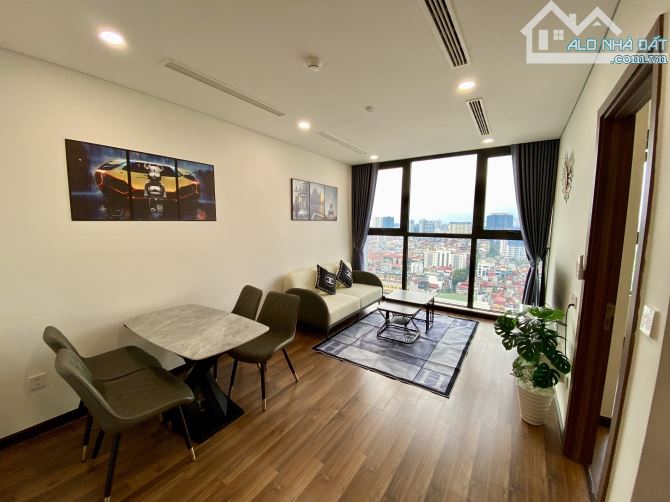 Cho thuê căn hộ tầng 2 phố chùa bộc dt 60m giá 8.2 triệu
