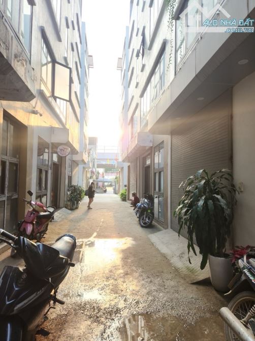 Bán gấp nhà Phạm Văn Đồng 5 tầng70m2 - PHÂN LÔ NHÀ VƯỜN - Ô TÔ -3 THOÁNG - THANG MÁY -