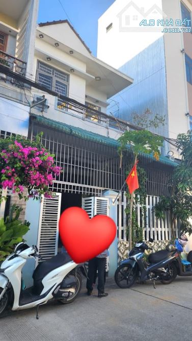 Xuất hiện căn nhà mặt tiền hẻm 900 Quang Trung