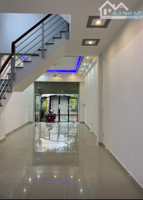 🌇NHÀ BÁN MẶT TIỀN QUẬN 7🌆 - CN 80m² vuông vức - 1