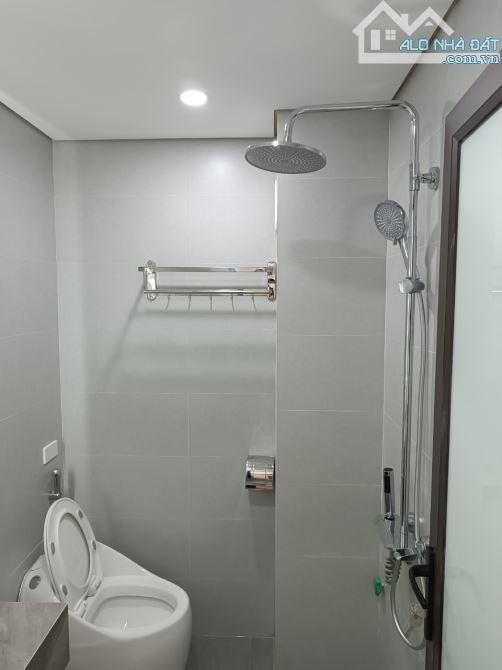 Bán căn nhà 3,5 tầng, DT 45m2, thực tế sử dụng 50m2, tại Ngọc Thụy, đi 20m ra đường lớn. - 1