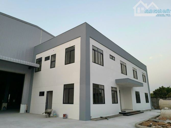 Cho thuê 4000 m2 Xưởng Mới 100% ,Gía 4000 tr/tháng rẻ nhất khu vực , trong KCN Thủ Dầu Một - 2