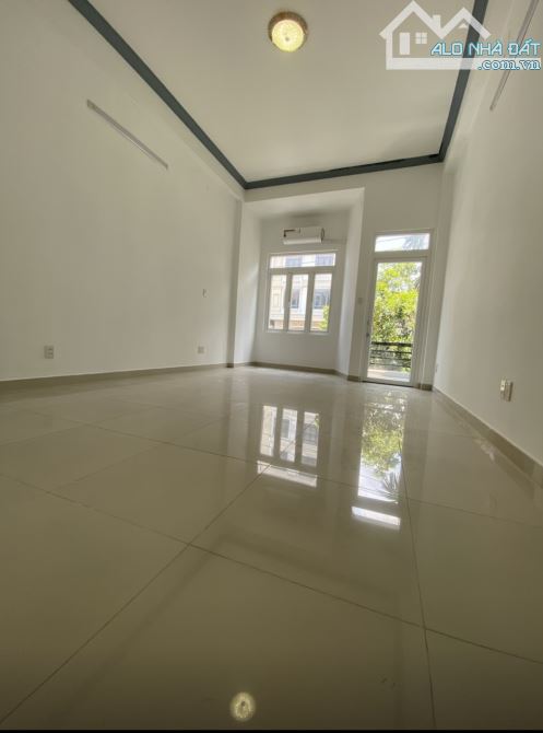 🌇NHÀ BÁN MẶT TIỀN QUẬN 7🌆 - CN 80m² vuông vức - 2