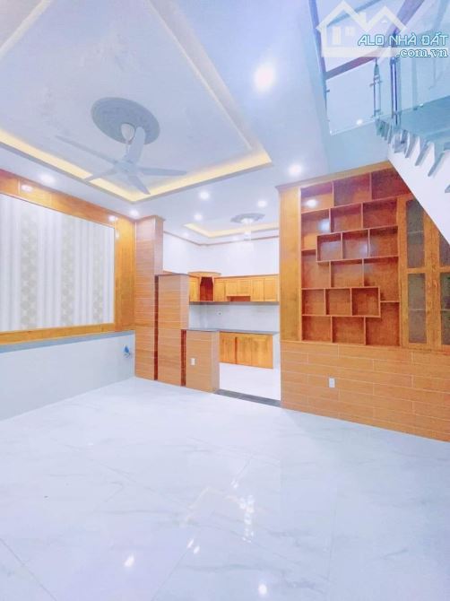 BÁN NHÀ 2 LẦU DTSD 150M2 CÓ HOÀN CÔNG NGAY CHỢ ĐỒN P. BỬU HOÀ - BIÊN HOÀ - 2