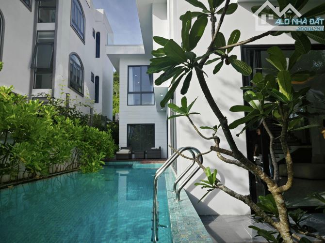 Bán villa hồ bơi - view núi, biển, suối - 3 tầng DT: 300m2 ngang 12m khu đầu tuyến Sơn Trà - 2