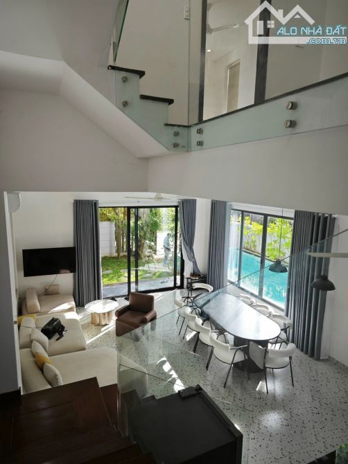 Bán villa hồ bơi - view núi, biển, suối - 3 tầng DT: 300m2 ngang 12m khu đầu tuyến Sơn Trà - 4