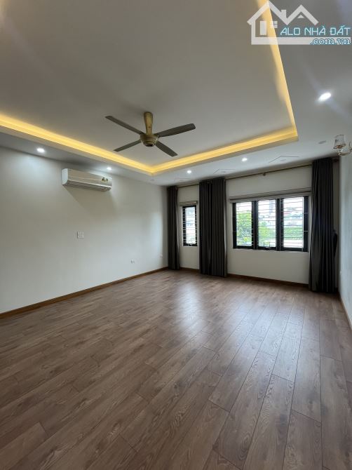 Cho thuê văn phòng ngay ngã Tư Vạn Phúc Tố Hữu, 70 m2/tầng gồm 2 phòng - 6