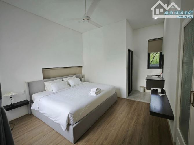 Bán villa hồ bơi - view núi, biển, suối - 3 tầng DT: 300m2 ngang 12m khu đầu tuyến Sơn Trà - 9