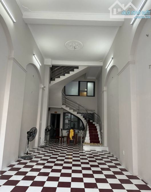 Cần Bán Nhà 1 Trệt 2 Lầu Hẻm Oto Nam Kỳ Khởi Nghĩa 88M2 (4.2x21) - Giá: 7.9Tỷ