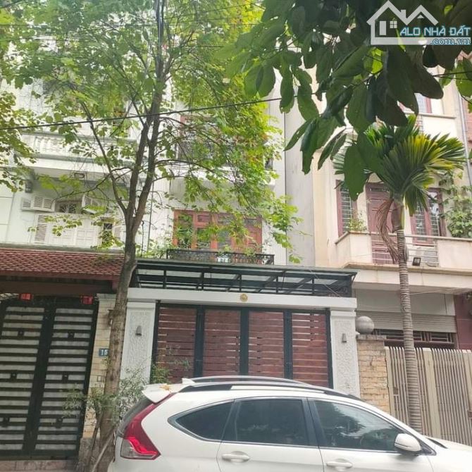 BÁN NHÀ PHÂN LÔ NGÕ 61 LẠC TRUNG. 90m. 4 TẦNG. MT 8M. GARA Ô TÔ. VỈA HÈ.