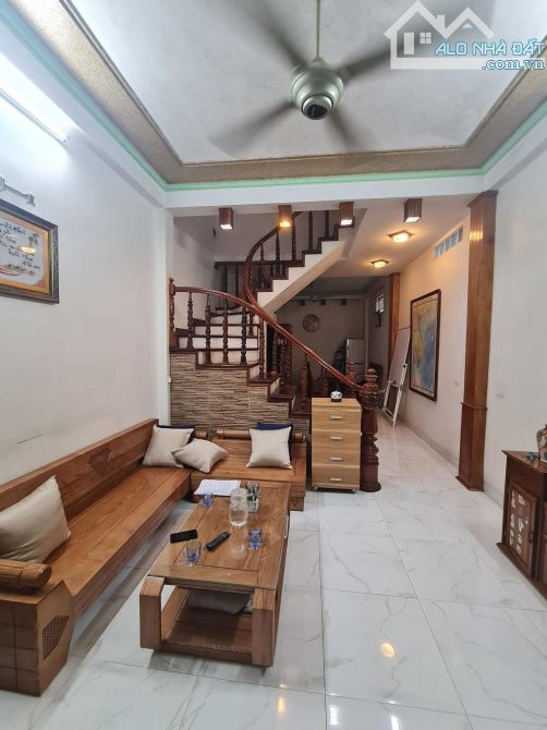 Bán nhà trong ngõ 435 Giải Phóng, 58m2*4T, sát ô tô, gần phố