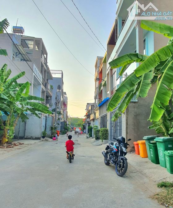 Bán đất mặt tiền hẻm 58F , Bưng Ông Thoàn , Phú Hữu. Q9 - DT 62m2 giá 4 tỷ 5 - 4