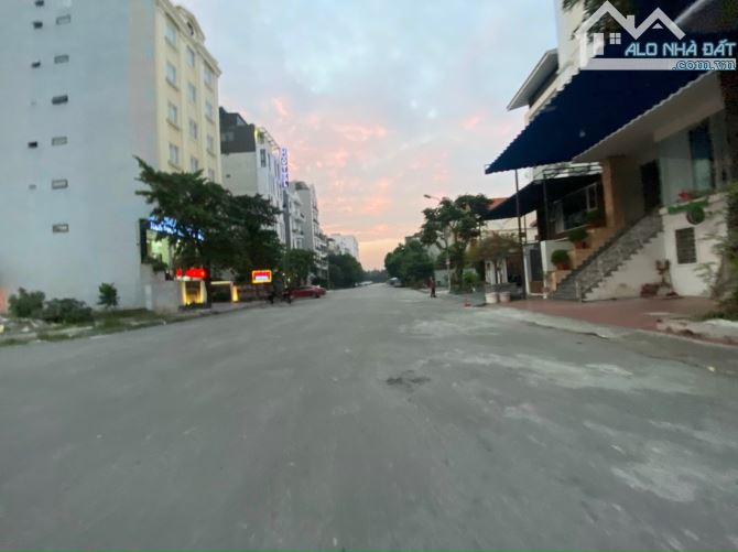 Khu phân lô Lê Hồng Phong - 200m2 (10x20) - đường 22m - xây cao tầng - 130 tr/m2 - 1