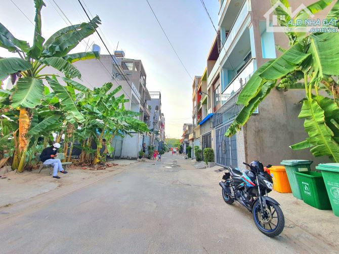 Bán đất mặt tiền hẻm 58F , Bưng Ông Thoàn , Phú Hữu. Q9 - DT 62m2 giá 4 tỷ 5 - 5