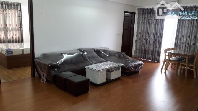 Cho thuê căn hộ chung cư 165 Thái Hà - 85m2, 2 ngủ, 2wc - đủ đồ - giá 15tr/tháng - 2
