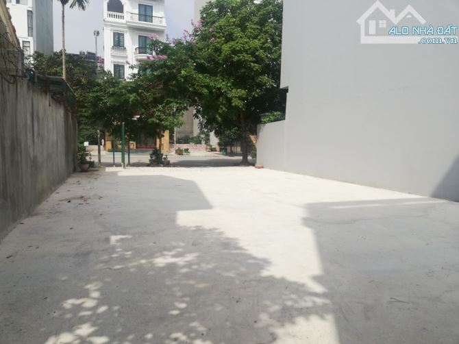 Khu phân lô Lê Hồng Phong - 200m2 (10x20) - đường 22m - xây cao tầng - 130 tr/m2 - 2