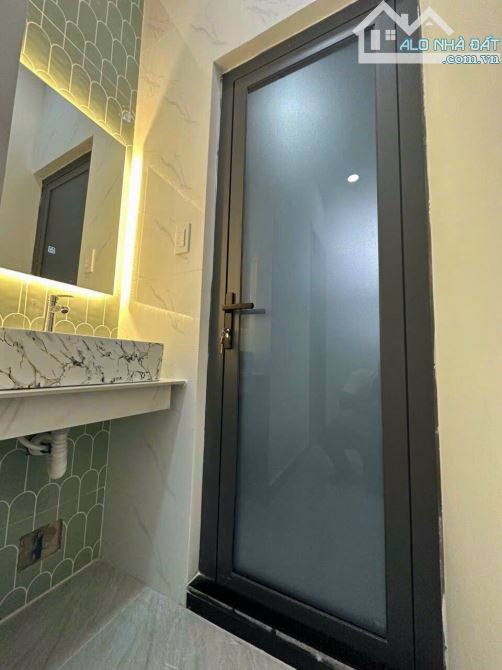 Bán nhà XVNT, P21, 2 tầng, 2PN, 2WC, vài bước chân là sang Quận 1 - chỉ 3,65 tỷ - 3