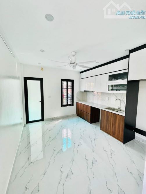 Bán nhà mặt ngõ thông - 42m² - 4 tầng - Mới koong - Gần ô tô - Gần phố - Hà Nội - 4