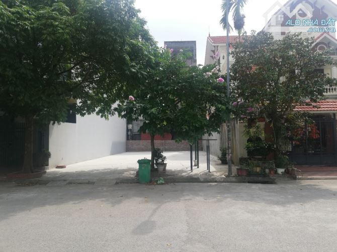 Khu phân lô Lê Hồng Phong - 200m2 (10x20) - đường 22m - xây cao tầng - 130 tr/m2 - 4
