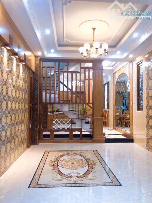 Bán nhà HXH ngay Ngã Tư Bảy Hiền_DT: 4.5 x 14m (62m2) 5 Tầng, nhà mới