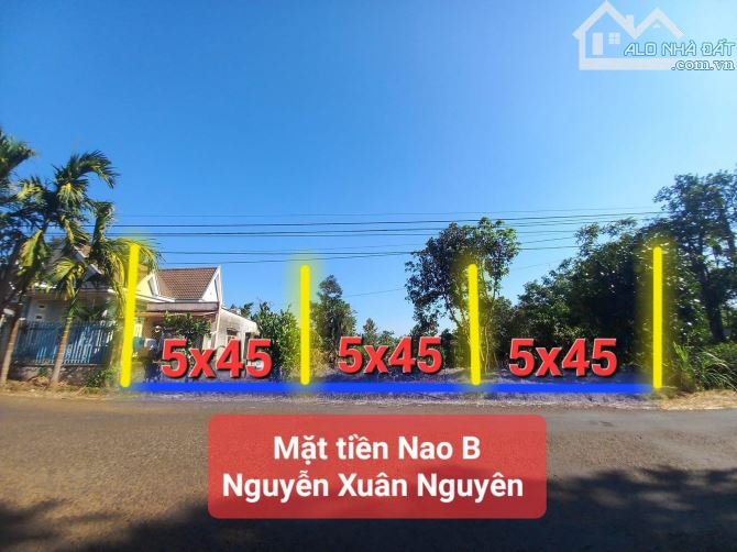 Hạ giá bán nhanh 3 lô liền kề mat tiền Nguyễn Xuân nguyên