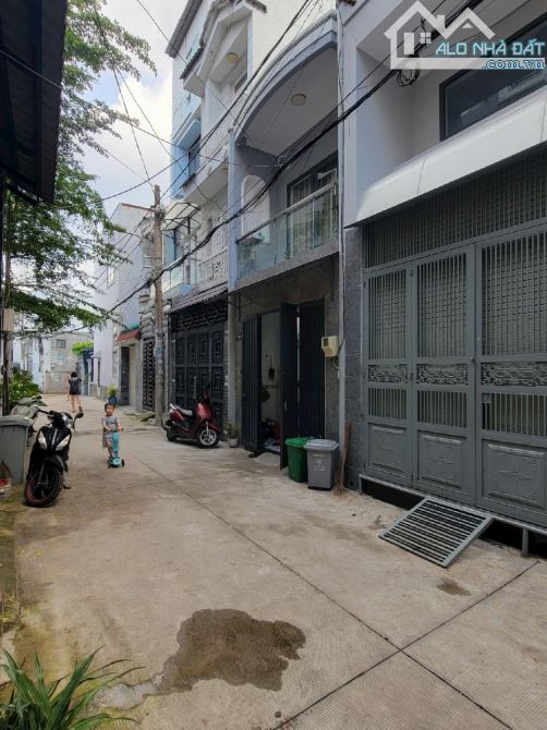 63m2 - hẻm xe hơi vào nhà - 5P qua Lotte Nguyễn Văn Lượng - không lộ giới