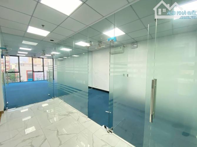 Cho thuê văn phòng diện tích 100m2 giá 23 triệu ngay mặt phố Trần Thái Tông, Cầu Giấy