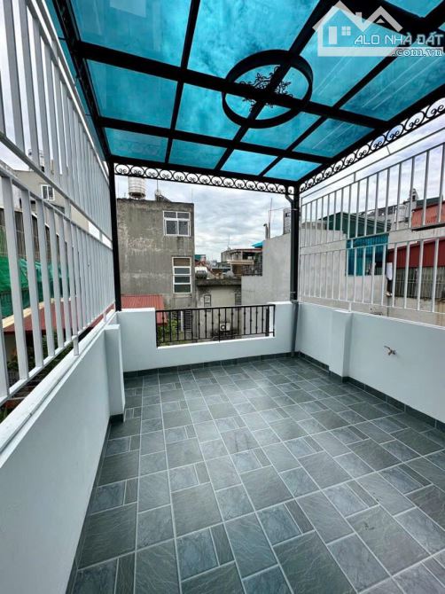 SIÊU RẺ..! Bán Nhà 4,5 tầng DT 35m2 xây mới , ô tô đỗ cửa. cách KDT đô nghĩa 5p đi xe - 1