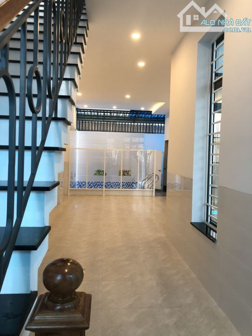 Cho thuê nhà mới xây đẹp 6x14, 1 trệt 2 lầu sân thượng, có hồ bơi – Đông Hưng Thuận 2 quận - 2