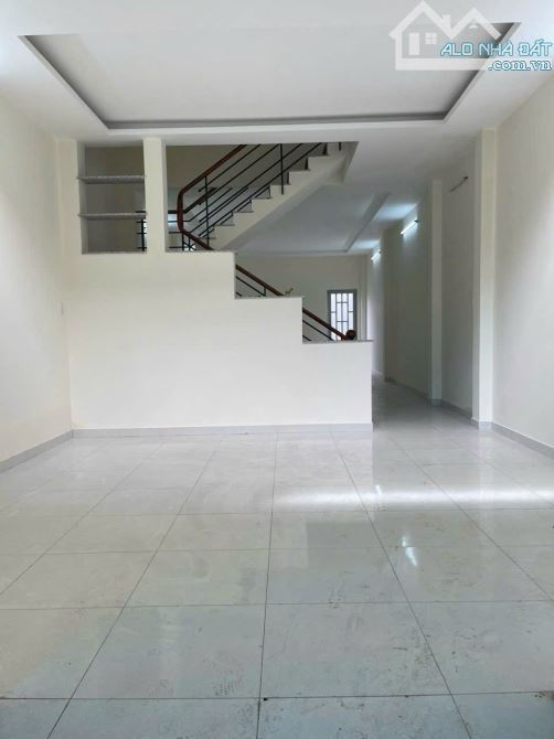 Bán nhà Mặt Tiền đường Nguyễn Bình DT 5,5x40=220m2 KC 1 trệt 1 lầu giá tốt - 2